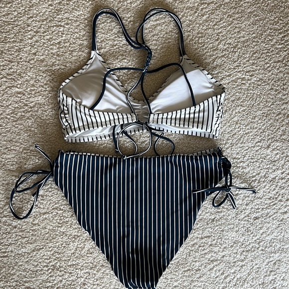 Never worn - reversible bikini with pads - Picture 3 of 15